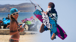 Deux personnes qui se préparent et pratiquent le kitesurf